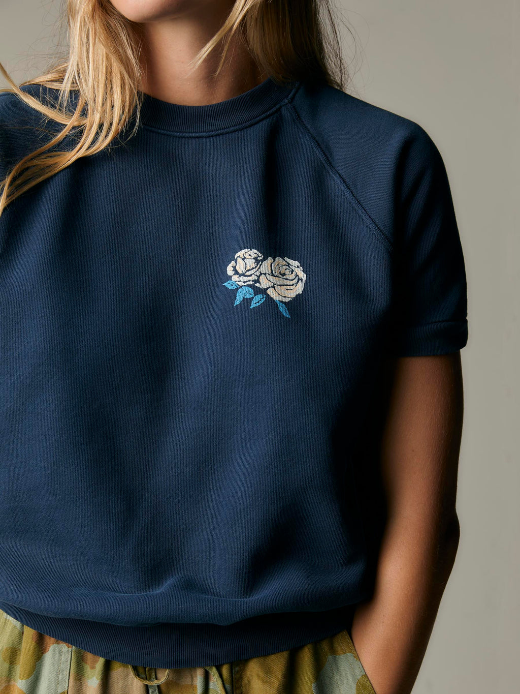 s/s "roses" raglan sweatshirt