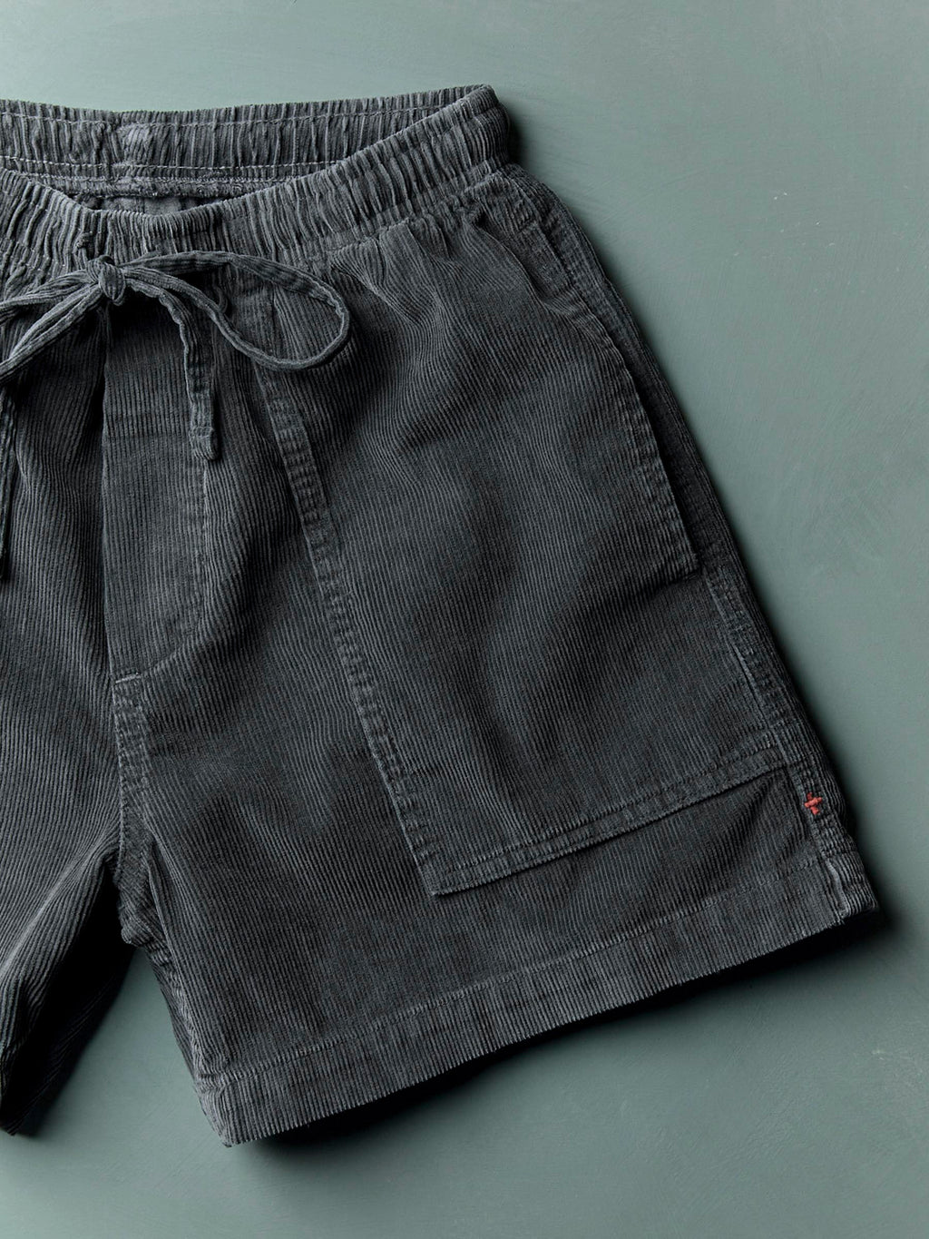 the lounge short in sunfaded black cord