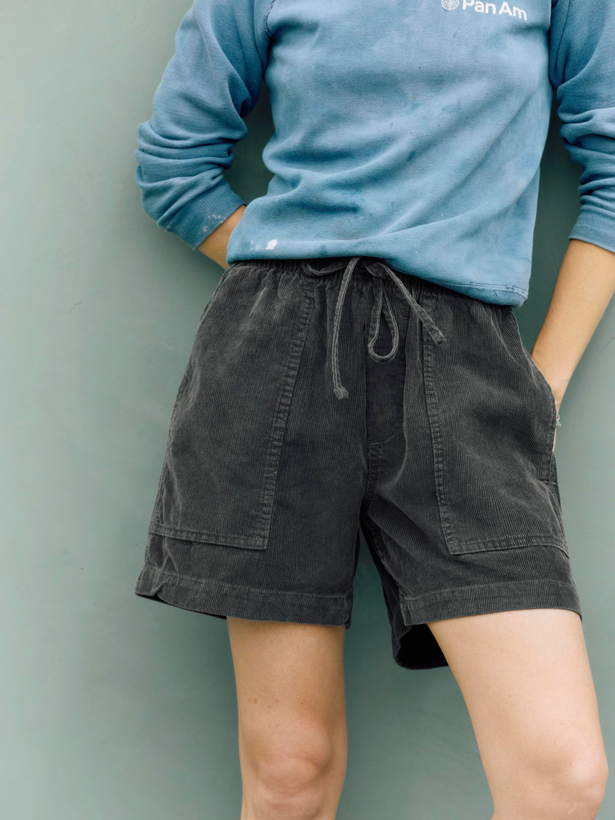 the lounge short in sunfaded black cord