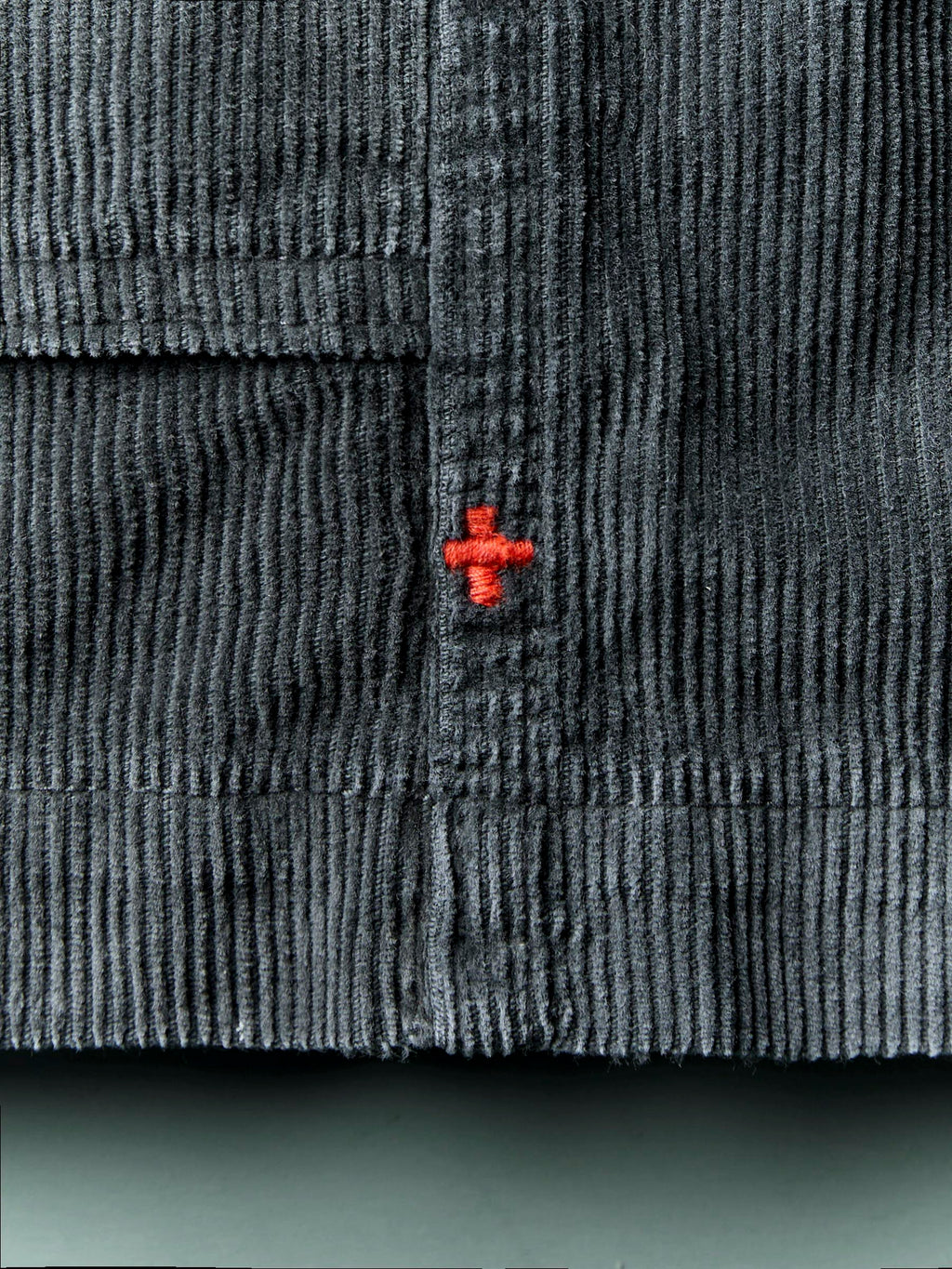 the lounge short in sunfaded black cord