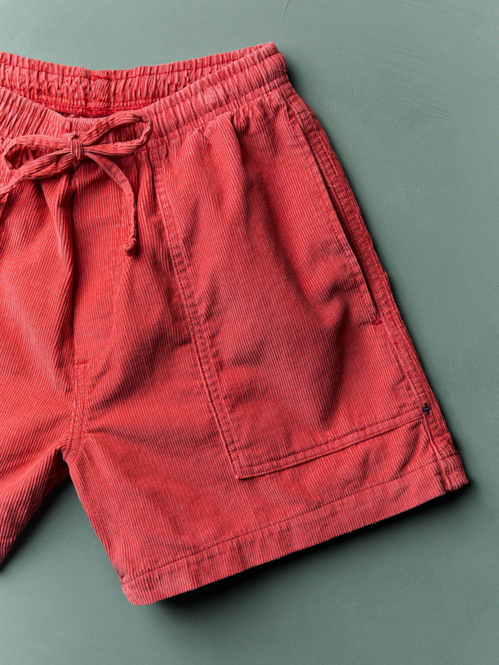 the lounge short in sunfaded red cord