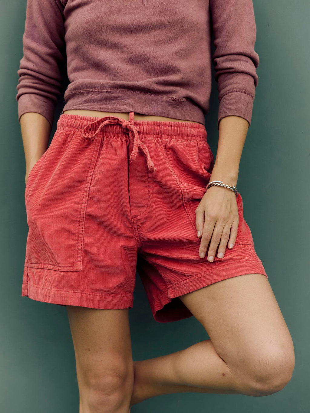 the lounge short in sunfaded red cord