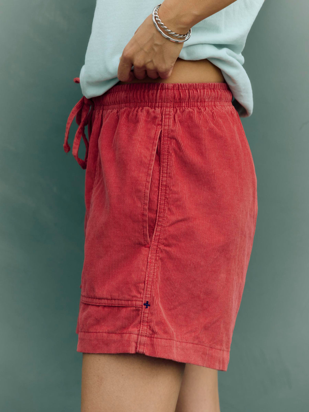 the lounge short in sunfaded red cord