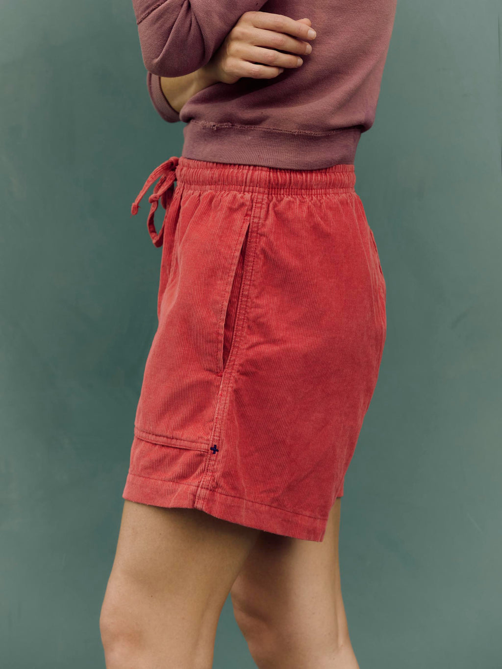 the lounge short in sunfaded red cord
