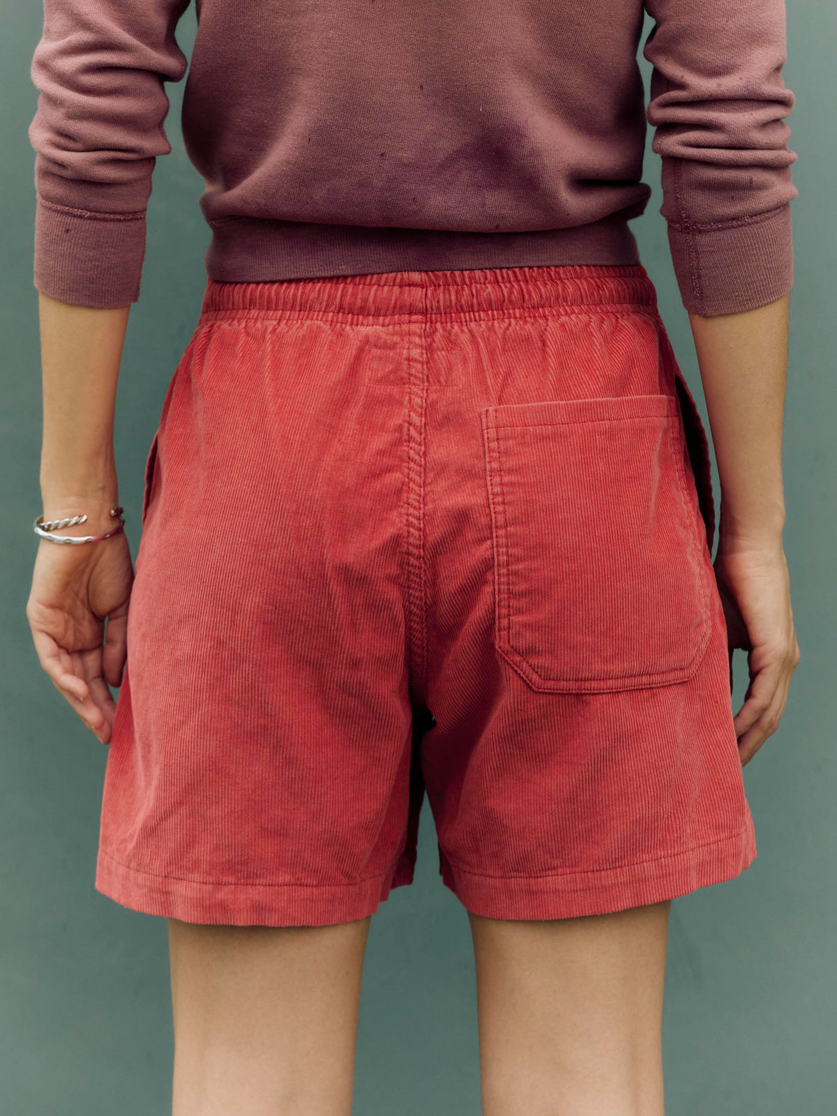 the lounge short in sunfaded red cord
