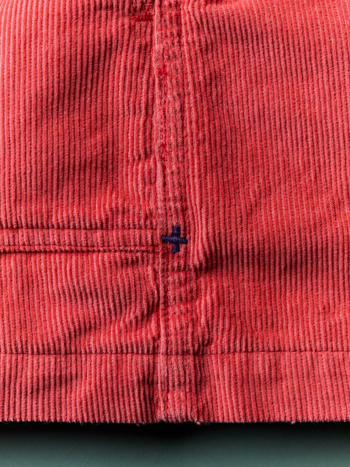 the lounge short in sunfaded red cord